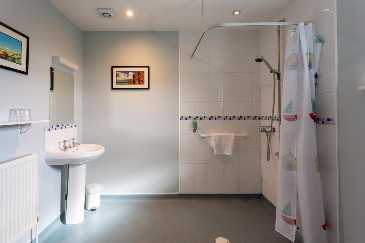 Отель The Plough Wangford Экстерьер фото