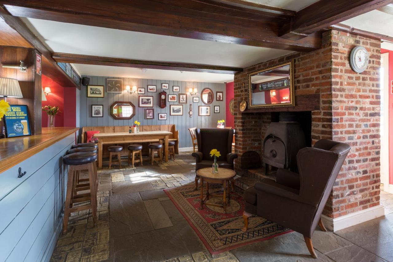 Отель The Plough Wangford Экстерьер фото